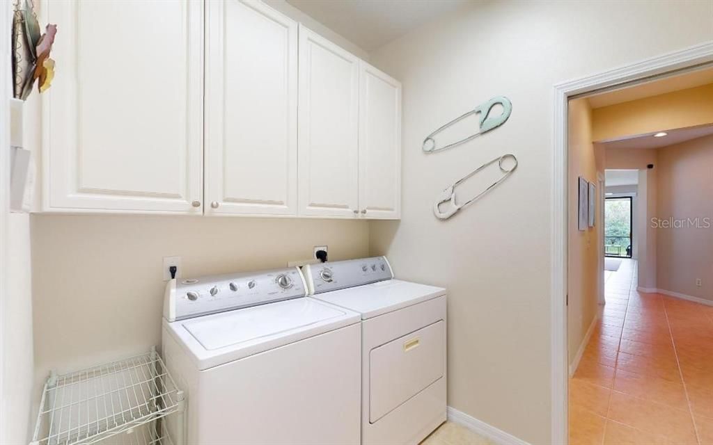 For Sale: $339,900 (2 beds, 2 baths, 1560 Square Feet)