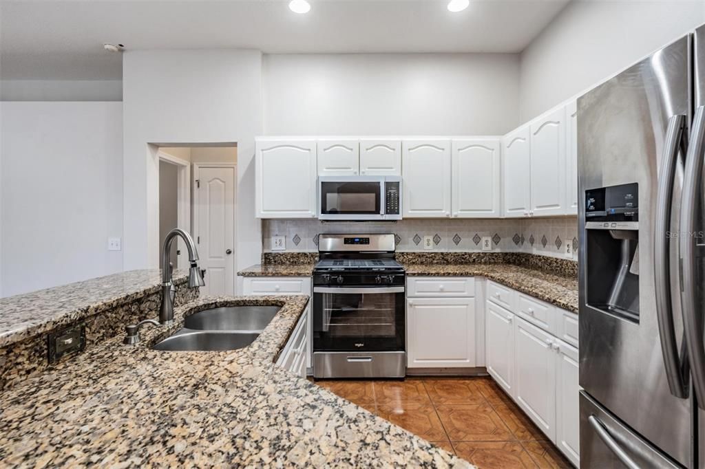 Active With Contract: $470,000 (4 beds, 3 baths, 2141 Square Feet)