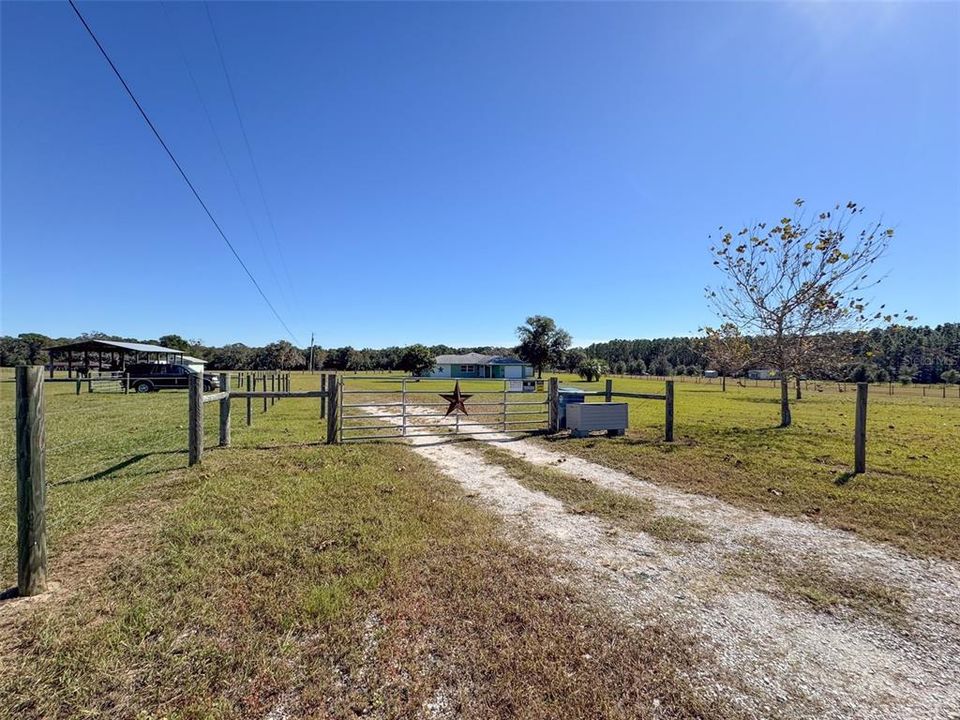 For Sale: $675,000 (2 beds, 2 baths, 1405 Square Feet)