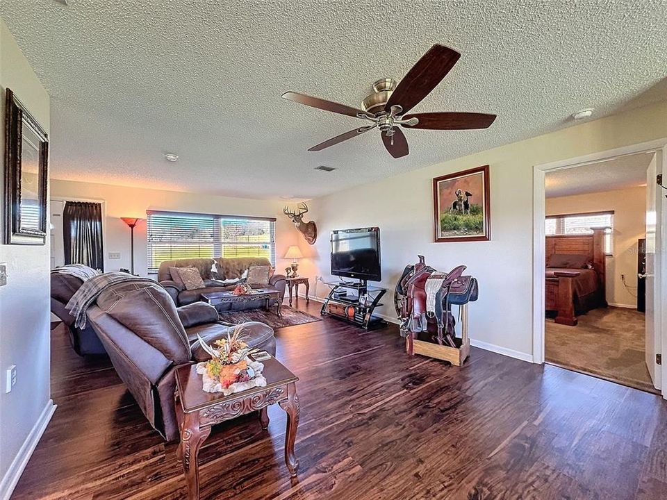 For Sale: $675,000 (2 beds, 2 baths, 1405 Square Feet)