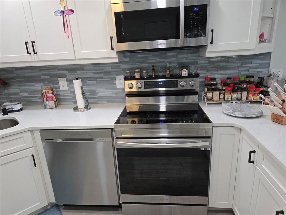 For Sale: $130,000 (1 beds, 1 baths, 672 Square Feet)