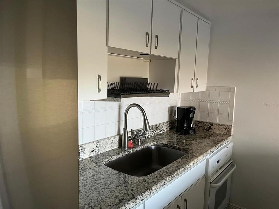 For Rent: $1,400 (1 beds, 1 baths, 586 Square Feet)