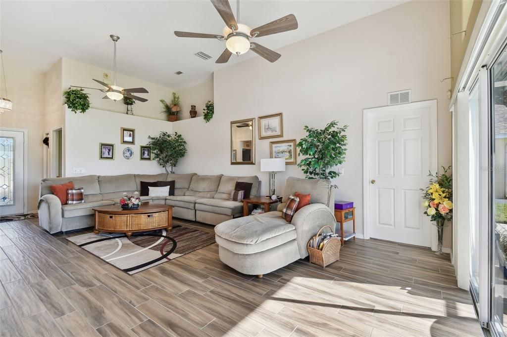 GORGEOUS HARD FLOORING THROUGH OUT THE MAIN AREAS.