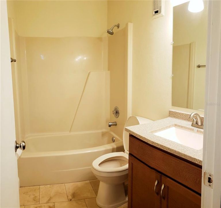 106: Bathroom with Tub/Shower combo