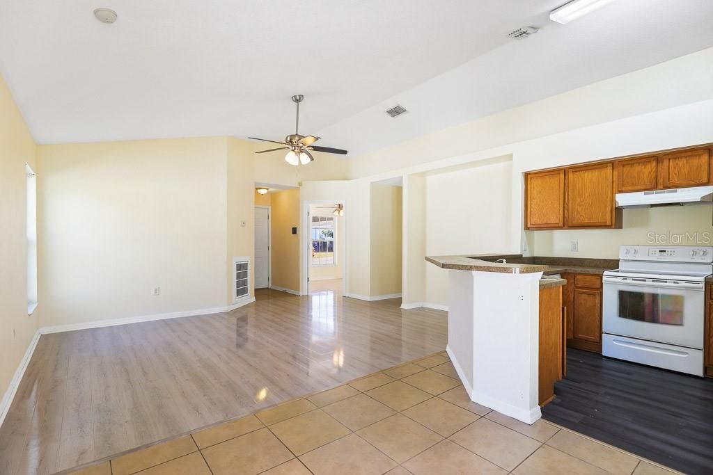 For Sale: $250,000 (3 beds, 2 baths, 1080 Square Feet)