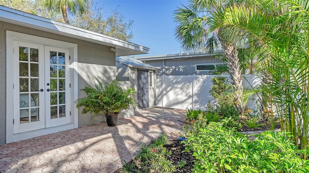 For Sale: $2,750,000 (3 beds, 2 baths, 2216 Square Feet)