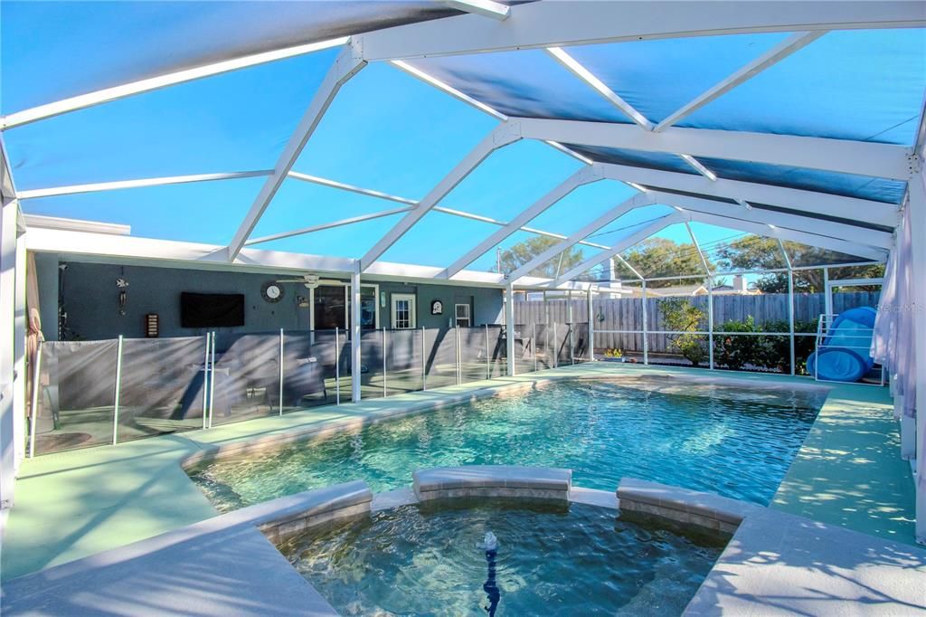 Jacuzzi and pool with child gate on