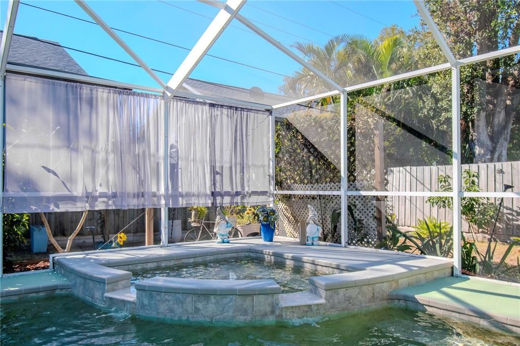 Jacuzzi with water feature