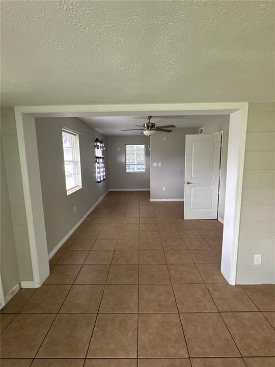 For Rent: $1,650 (2 beds, 1 baths, 1287 Square Feet)