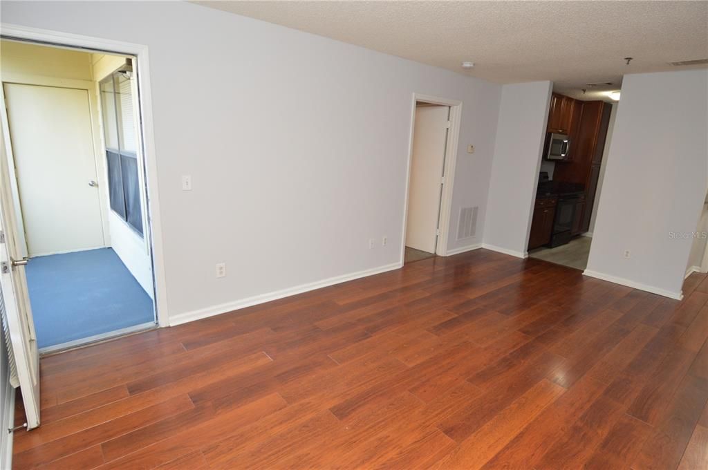 For Rent: $1,500 (1 beds, 1 baths, 700 Square Feet)