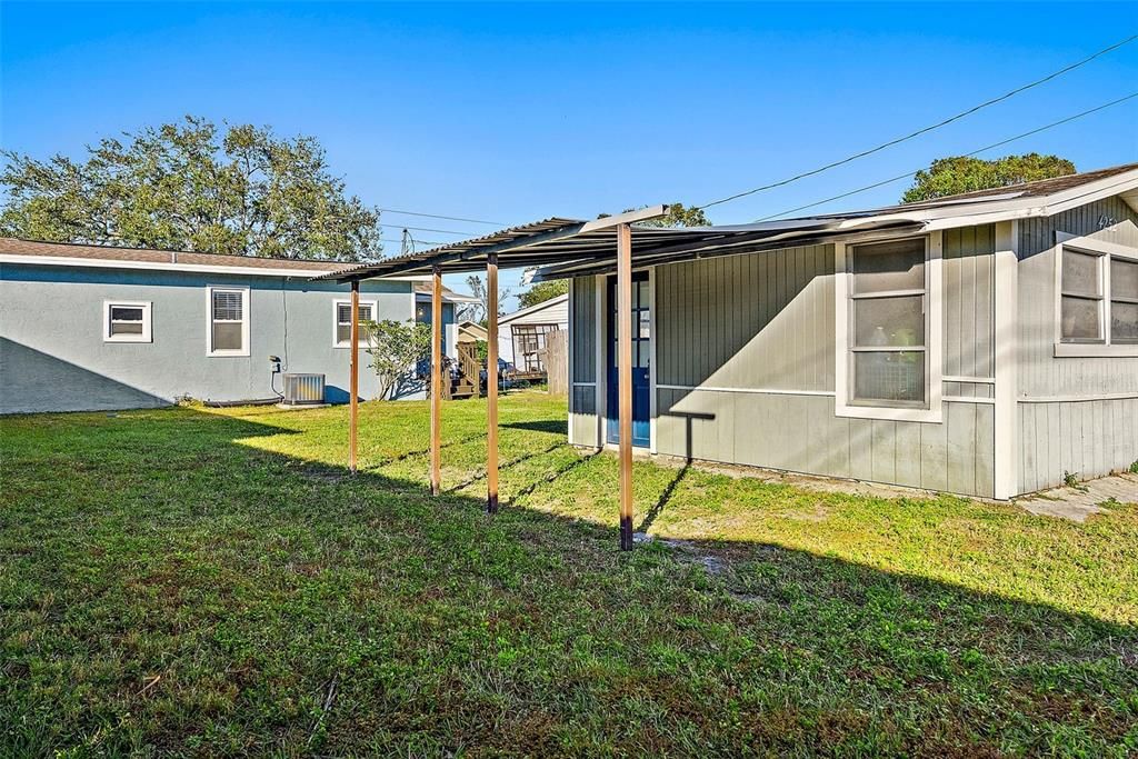 Carport/Garage