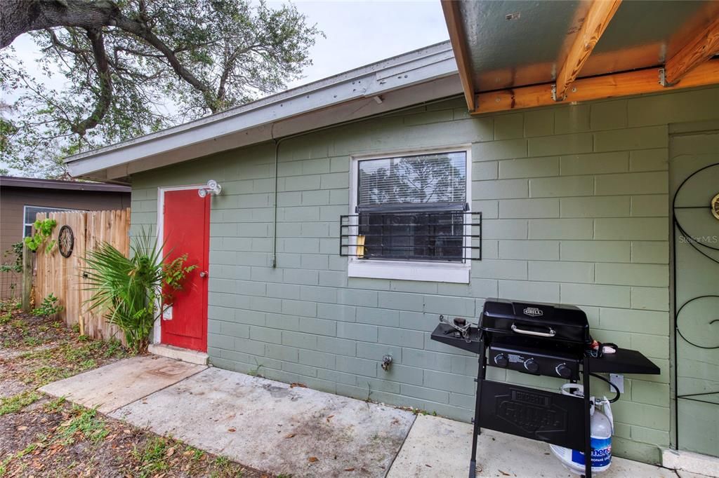 For Sale: $249,000 (2 beds, 1 baths, 832 Square Feet)