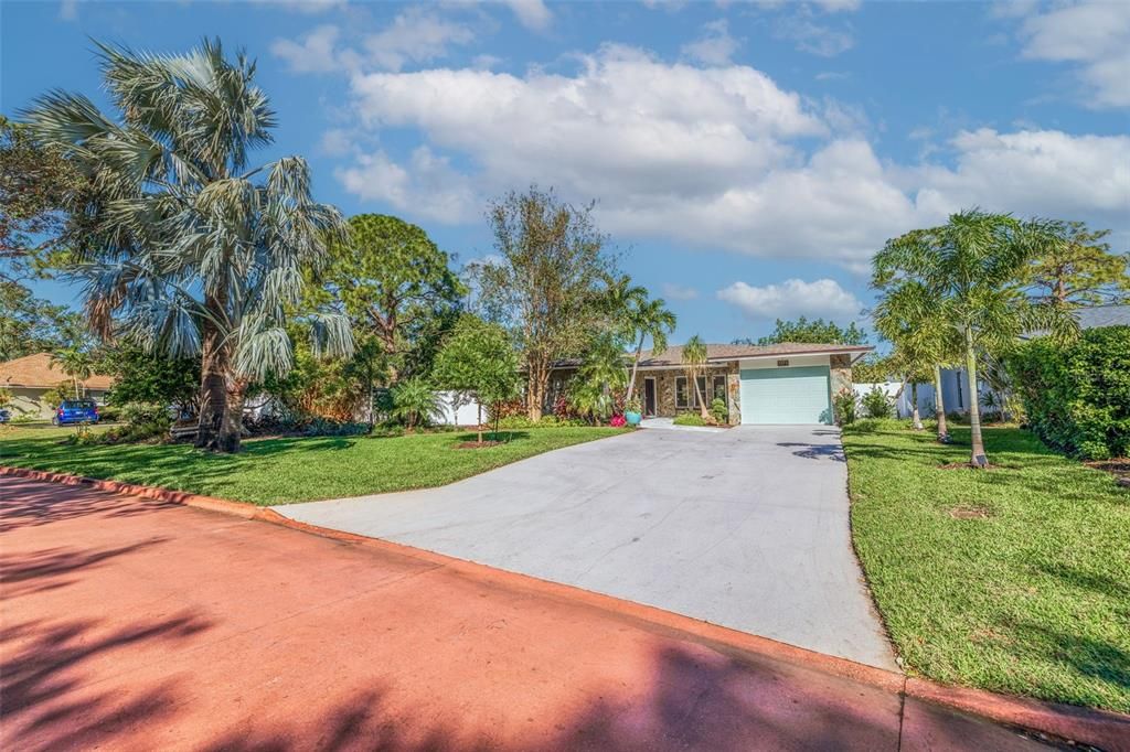 For Sale: $875,000 (3 beds, 2 baths, 1493 Square Feet)