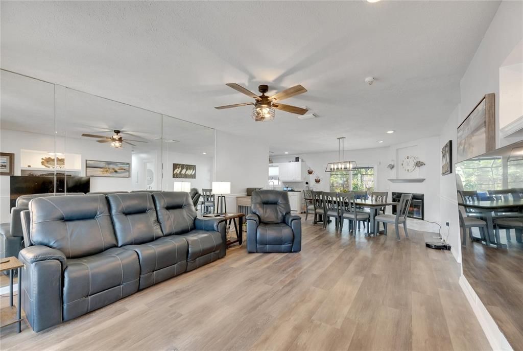 Active With Contract: $359,900 (3 beds, 2 baths, 1330 Square Feet)