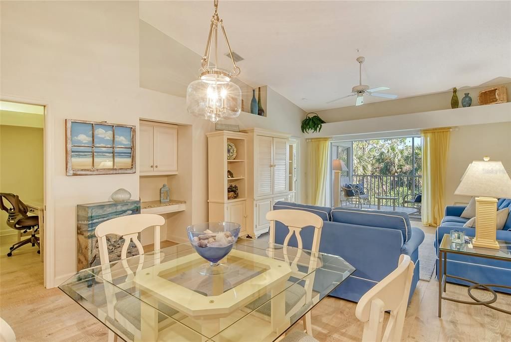 For Sale: $449,000 (2 beds, 2 baths, 1414 Square Feet)