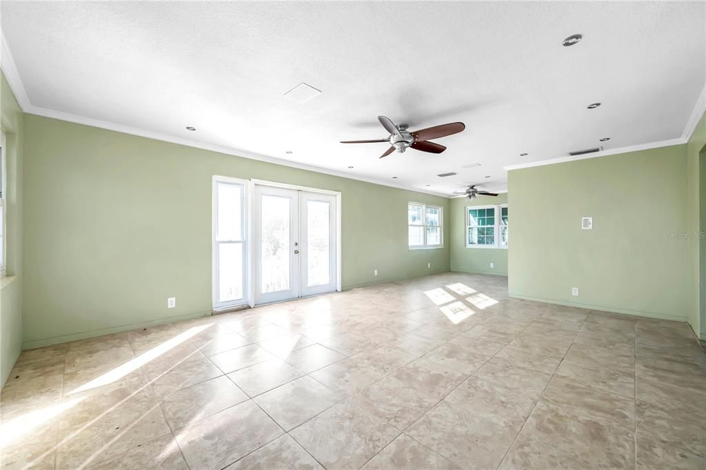 Spacious living room