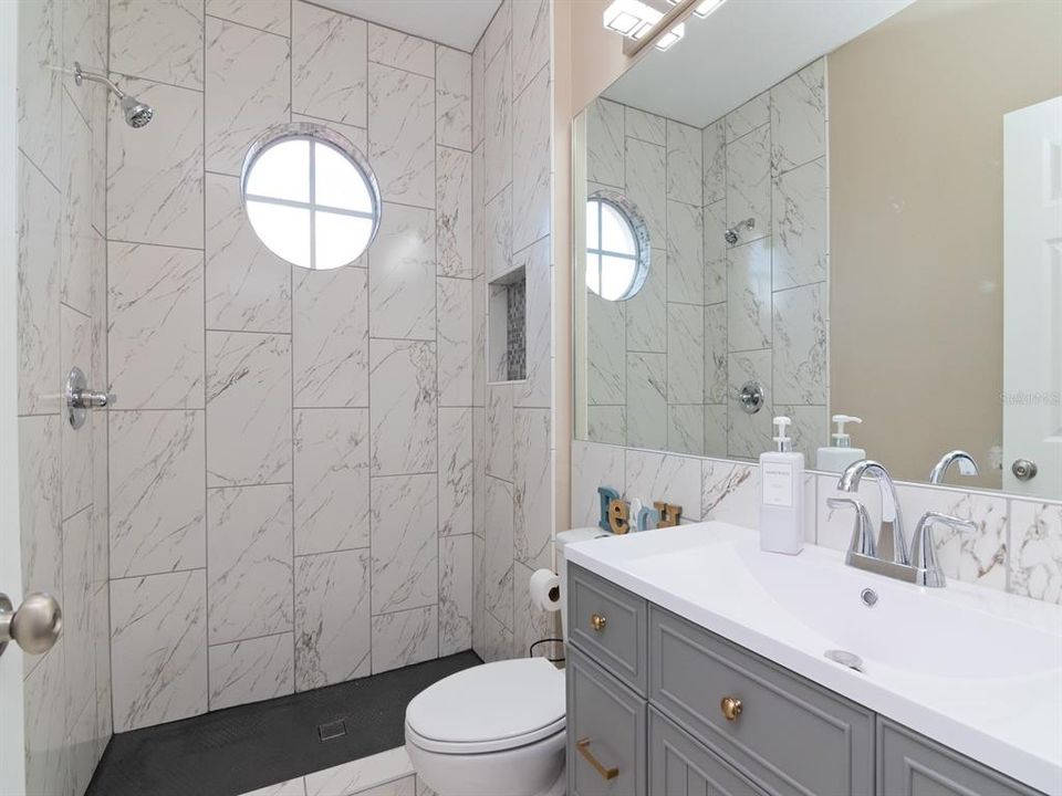 Loft/2nd master bath