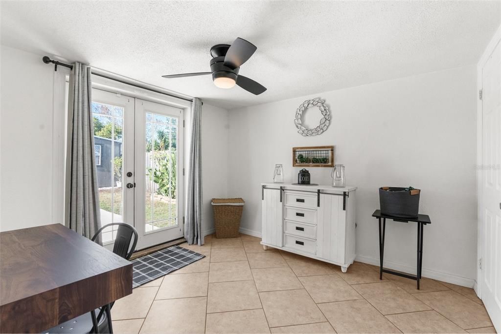 For Sale: $260,000 (3 beds, 2 baths, 1032 Square Feet)