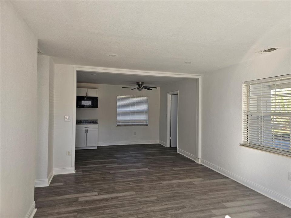 For Sale: $245,000 (3 beds, 1 baths, 1402 Square Feet)