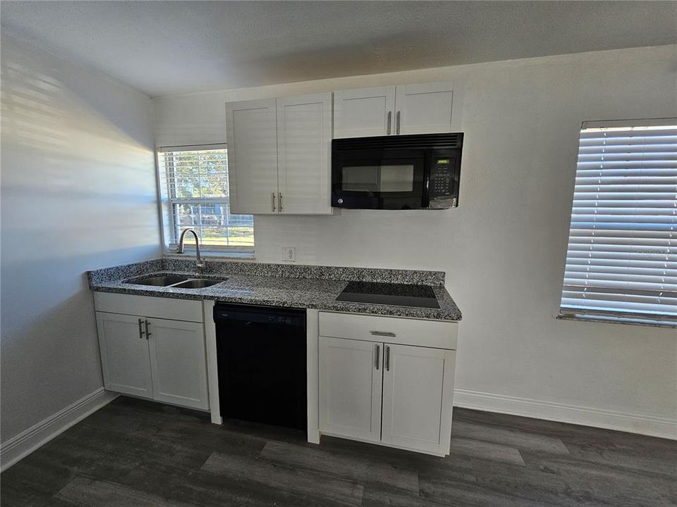 For Sale: $245,000 (3 beds, 1 baths, 1402 Square Feet)