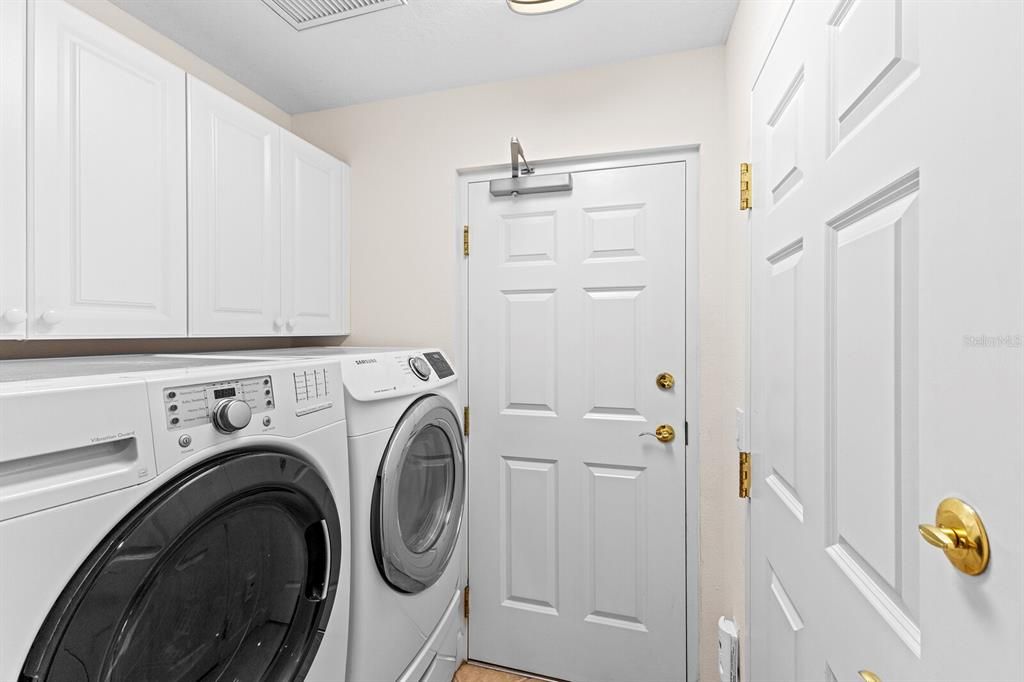 Laundry in unit leading to the 2 car garage