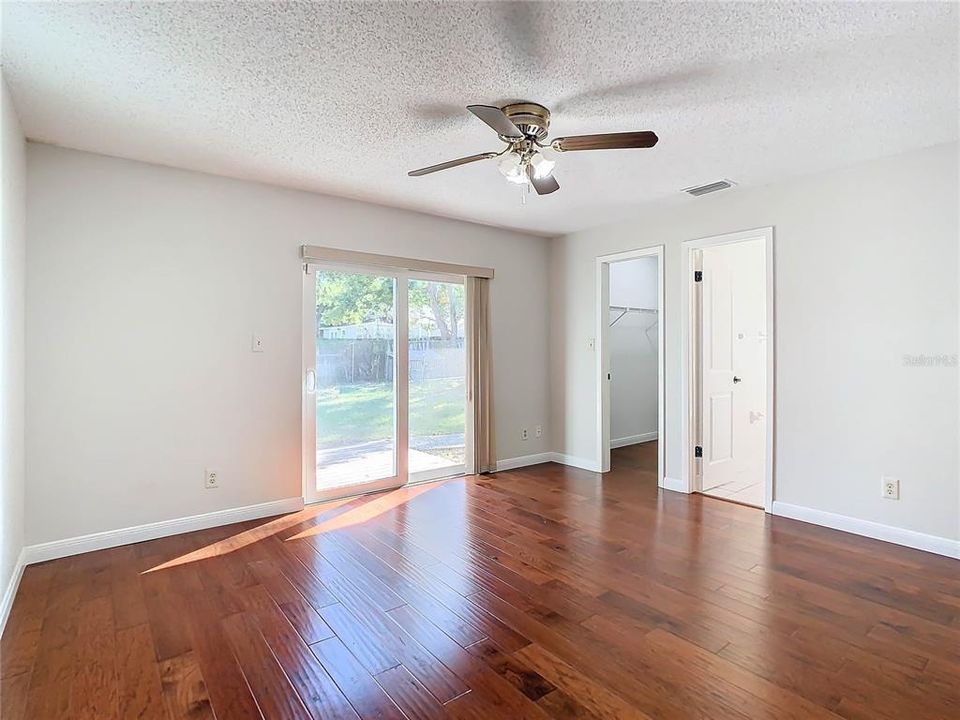 For Sale: $314,900 (2 beds, 2 baths, 926 Square Feet)