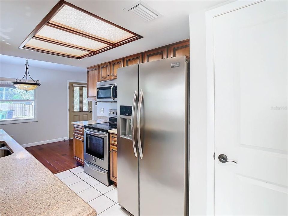 For Sale: $314,900 (2 beds, 2 baths, 926 Square Feet)