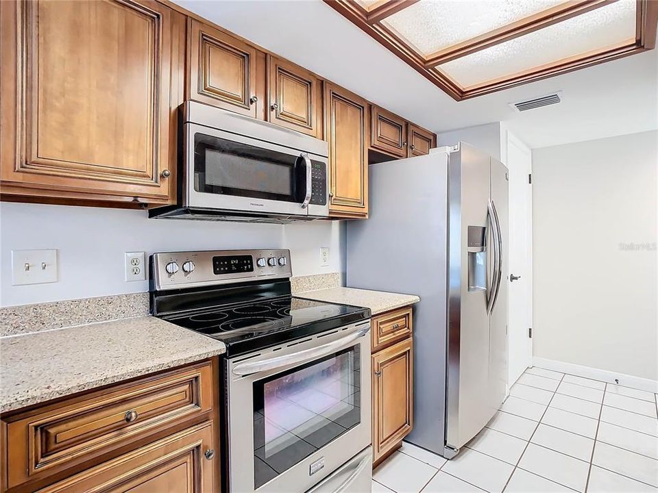 For Sale: $314,900 (2 beds, 2 baths, 926 Square Feet)