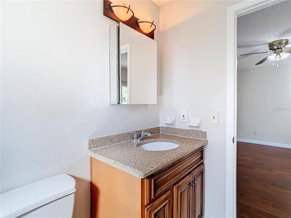 For Sale: $314,900 (2 beds, 2 baths, 926 Square Feet)