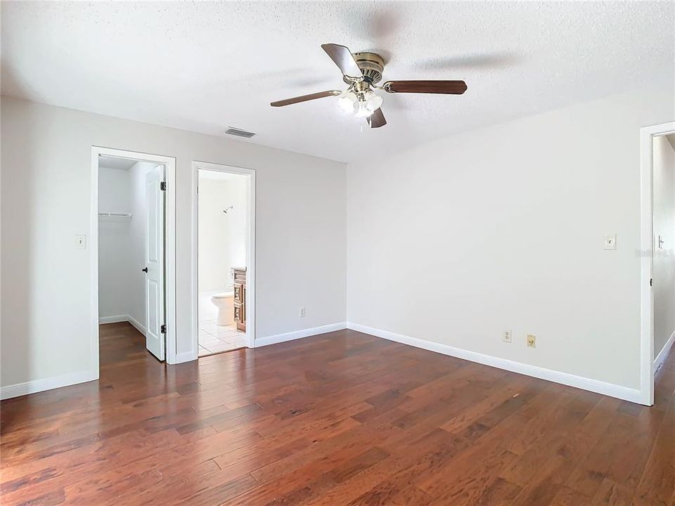 For Sale: $314,900 (2 beds, 2 baths, 926 Square Feet)