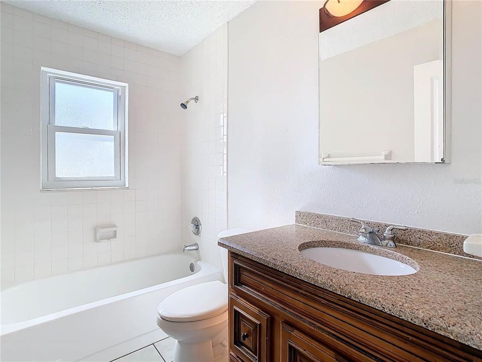 For Sale: $314,900 (2 beds, 2 baths, 926 Square Feet)