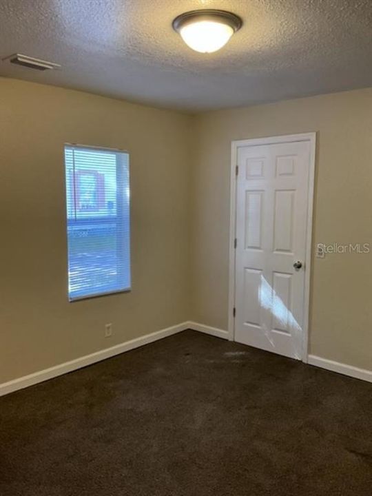 Active With Contract: $150,000 (2 beds, 1 baths, 882 Square Feet)