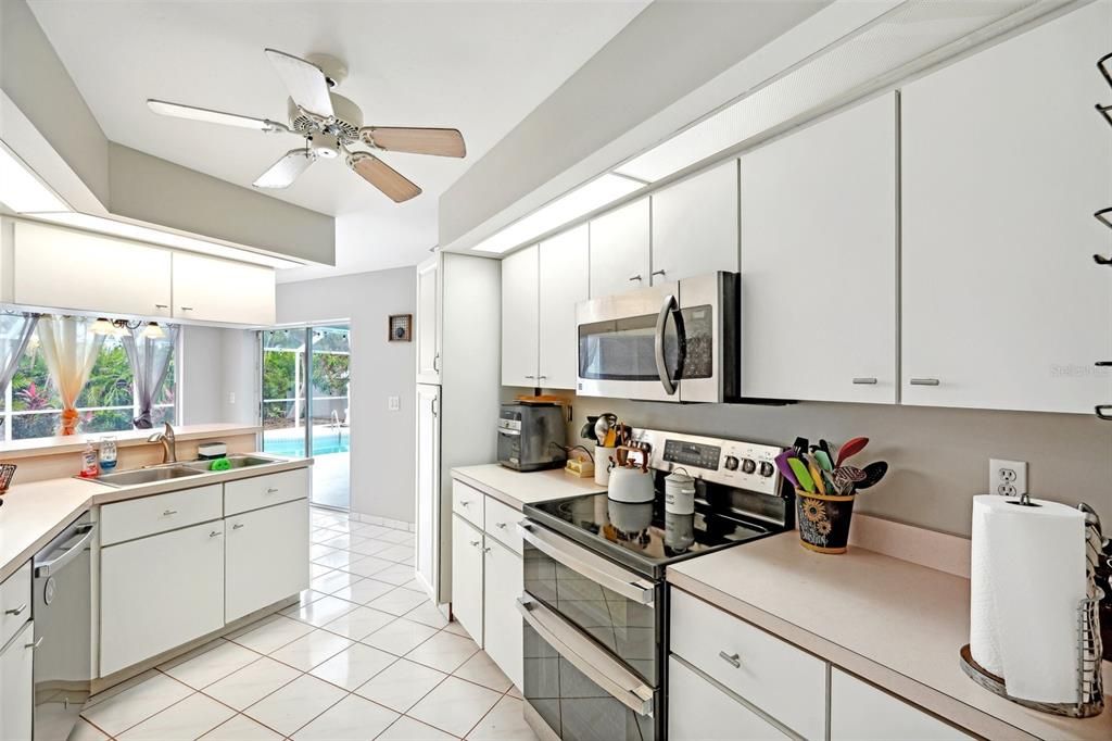 For Sale: $415,000 (3 beds, 2 baths, 1963 Square Feet)