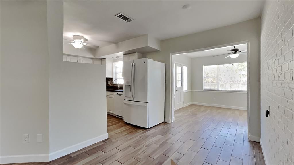 For Sale: $449,900 (3 beds, 2 baths, 1405 Square Feet)