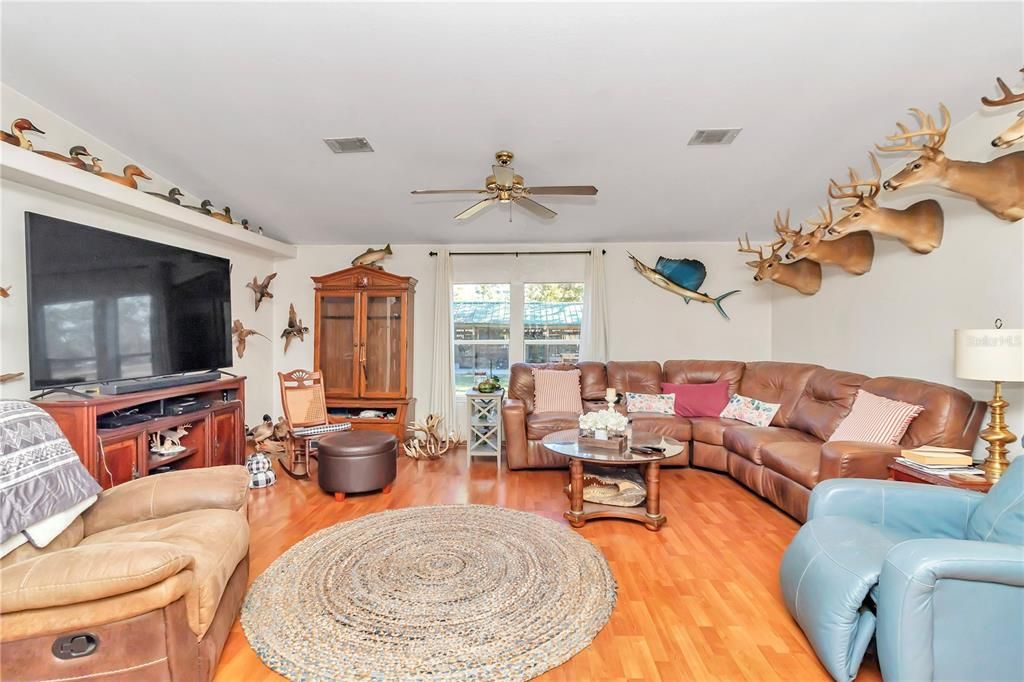 For Sale: $379,900 (3 beds, 2 baths, 1620 Square Feet)