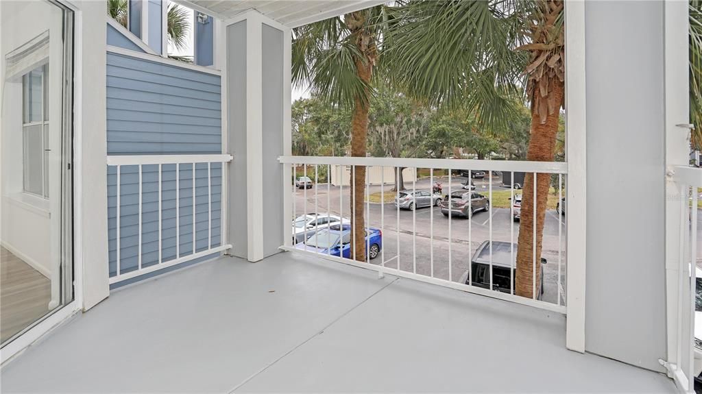 Screened Porch! Spacious, Private SCREENED PORCH with Nice View of Trees!