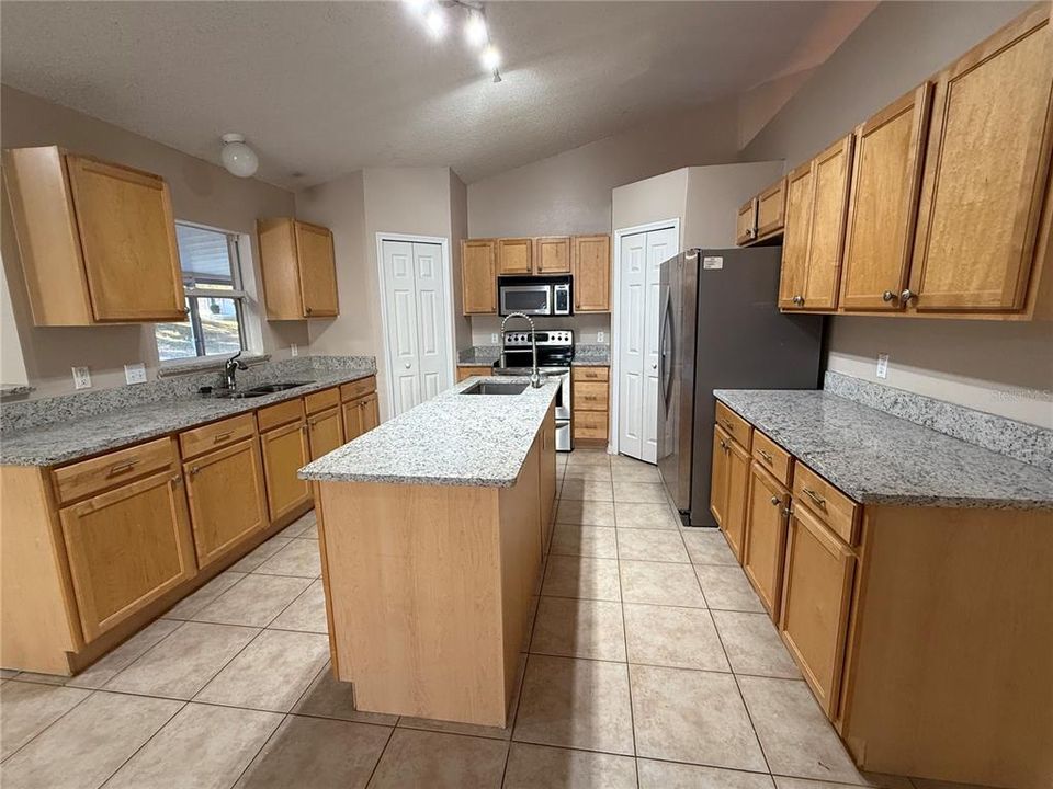 For Rent: $2,500 (4 beds, 2 baths, 2129 Square Feet)