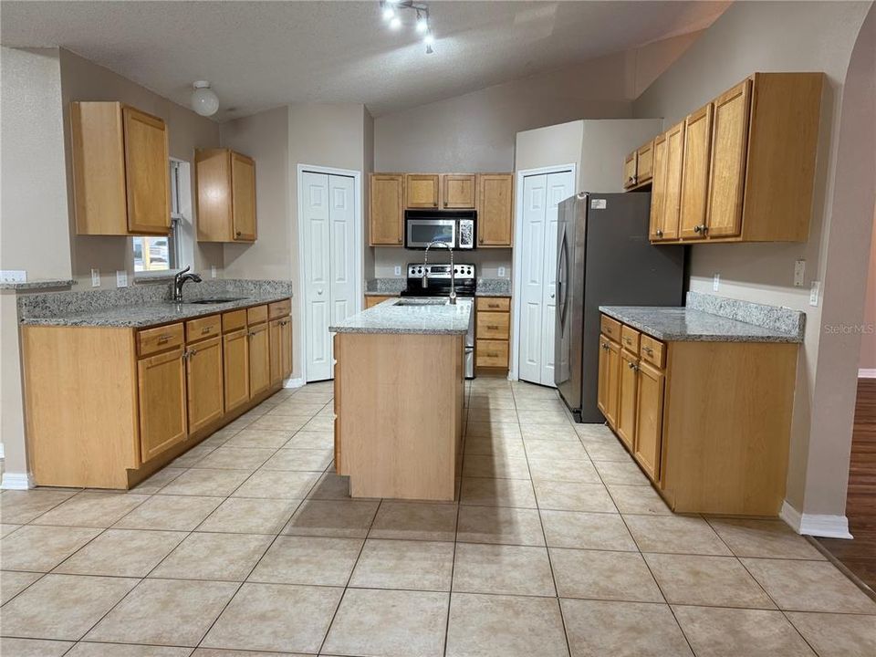 For Rent: $2,500 (4 beds, 2 baths, 2129 Square Feet)