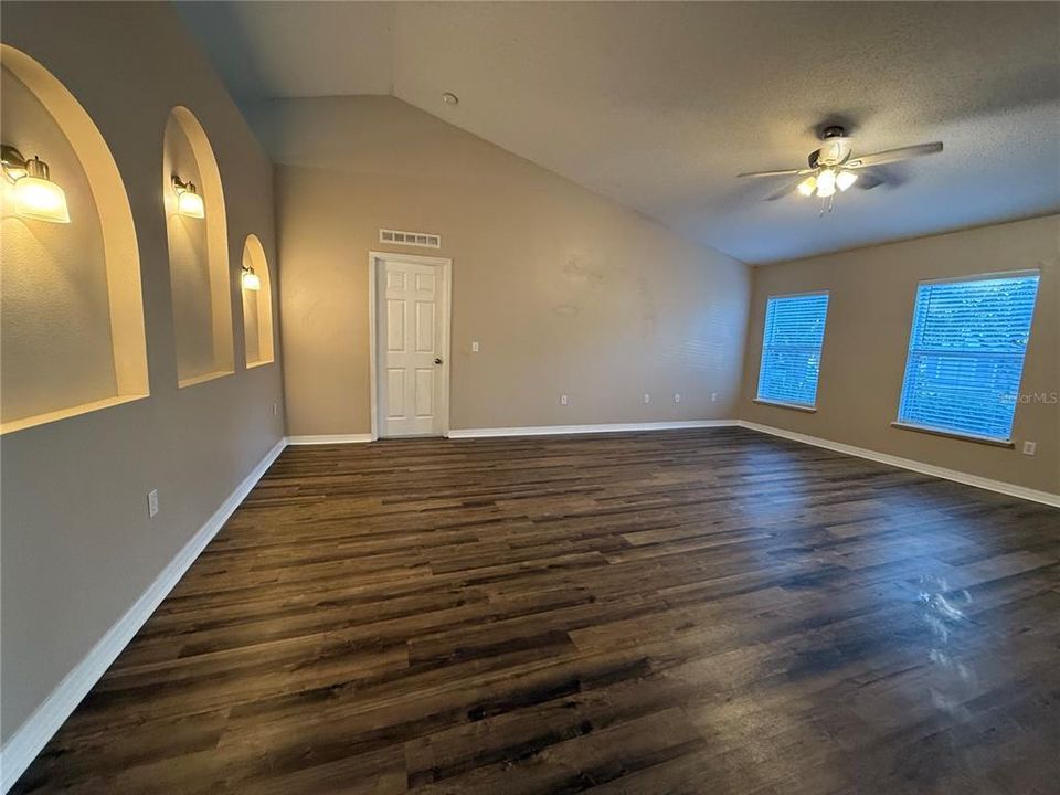 For Rent: $2,500 (4 beds, 2 baths, 2129 Square Feet)