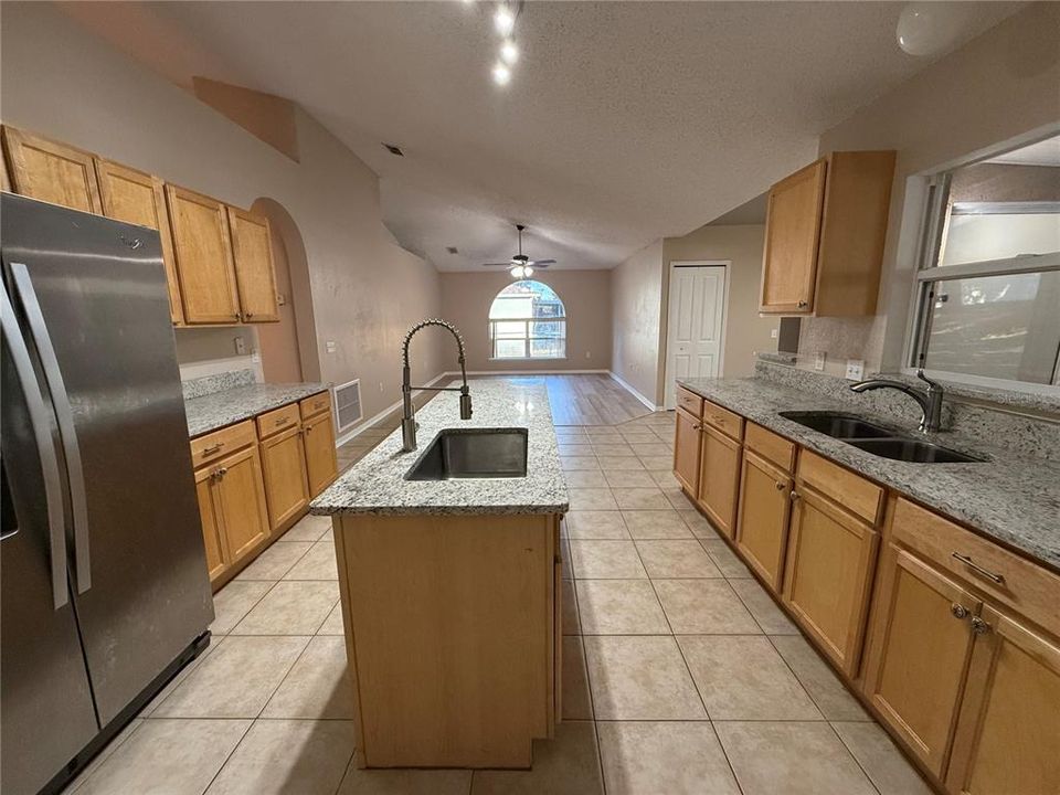 For Rent: $2,500 (4 beds, 2 baths, 2129 Square Feet)