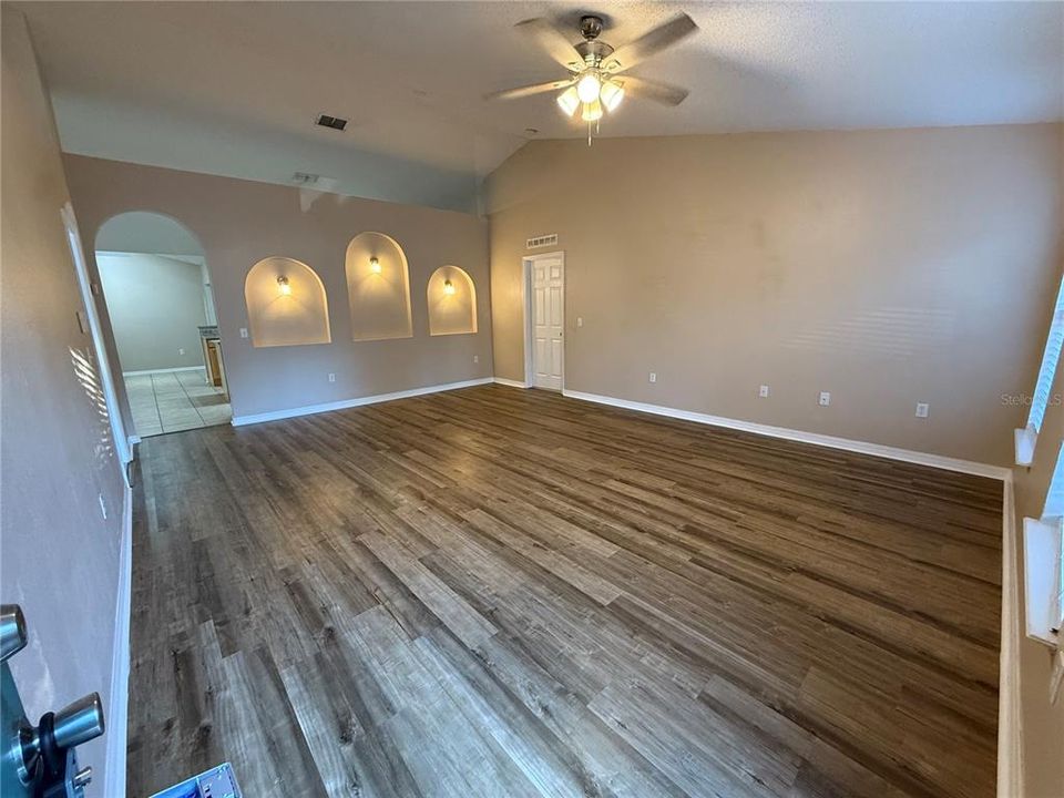 For Rent: $2,500 (4 beds, 2 baths, 2129 Square Feet)