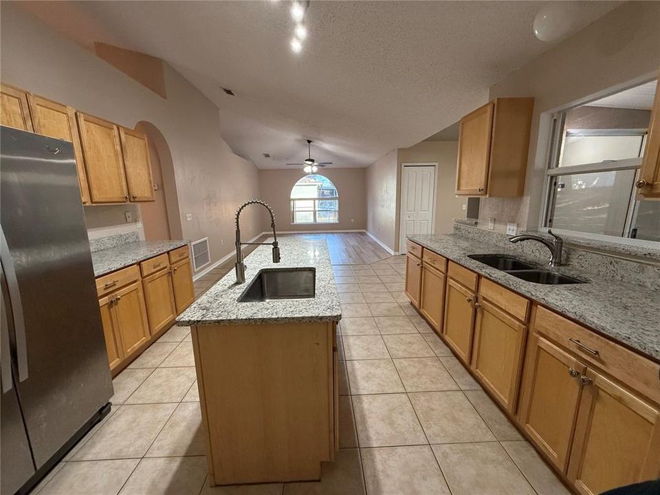 For Rent: $2,500 (4 beds, 2 baths, 2129 Square Feet)