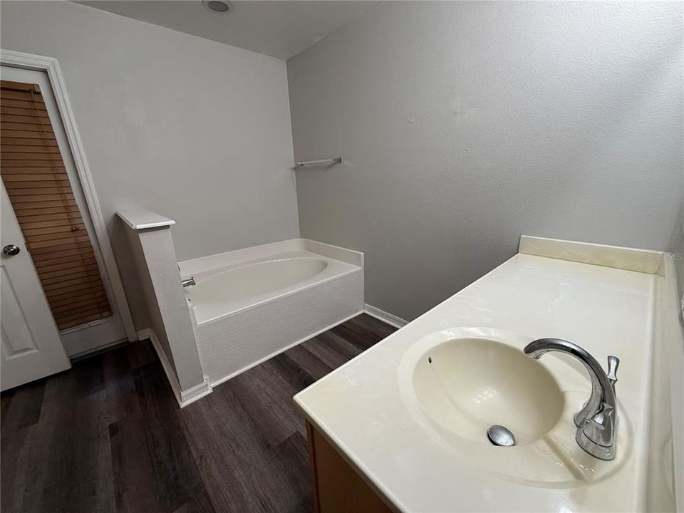 For Rent: $2,500 (4 beds, 2 baths, 2129 Square Feet)