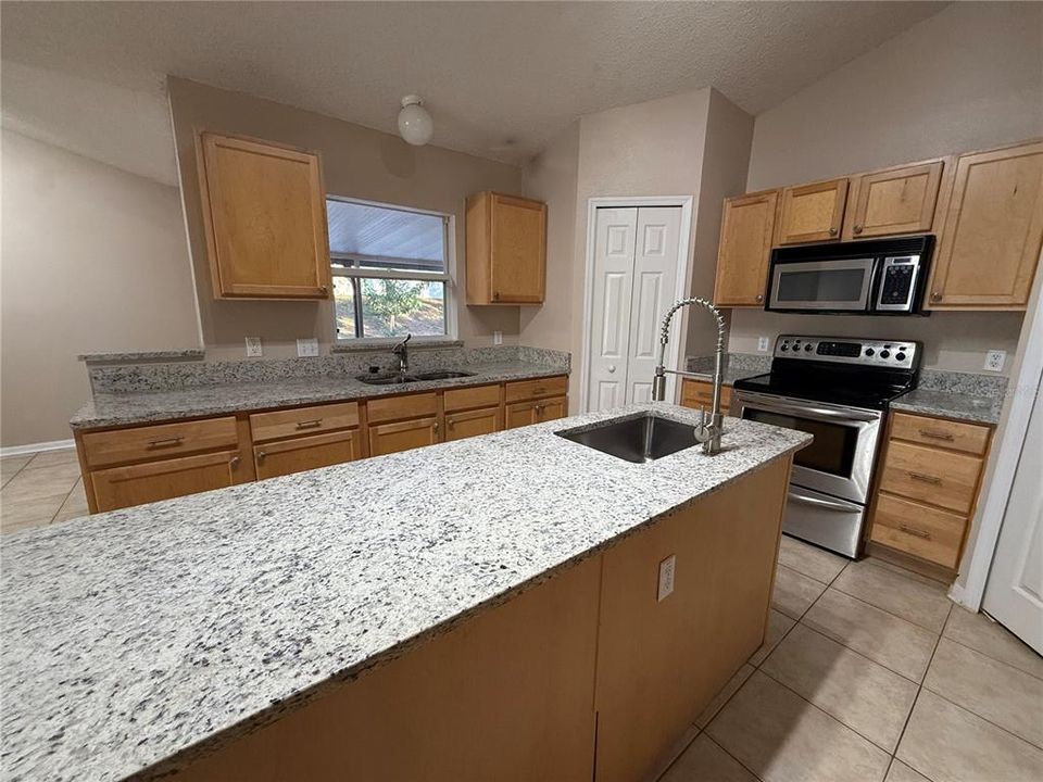 For Rent: $2,500 (4 beds, 2 baths, 2129 Square Feet)