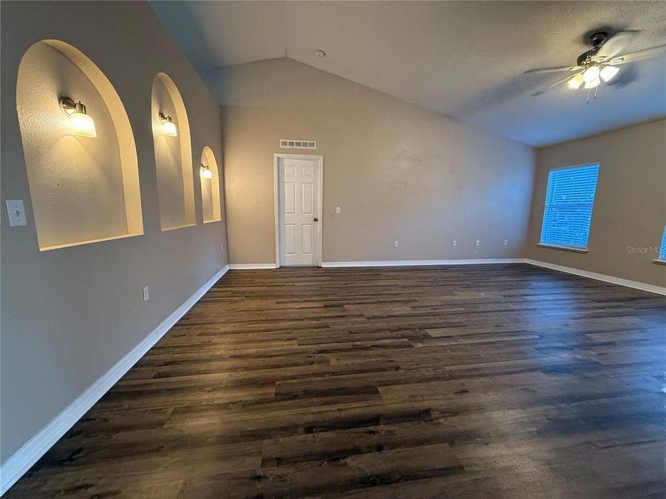 For Rent: $2,500 (4 beds, 2 baths, 2129 Square Feet)