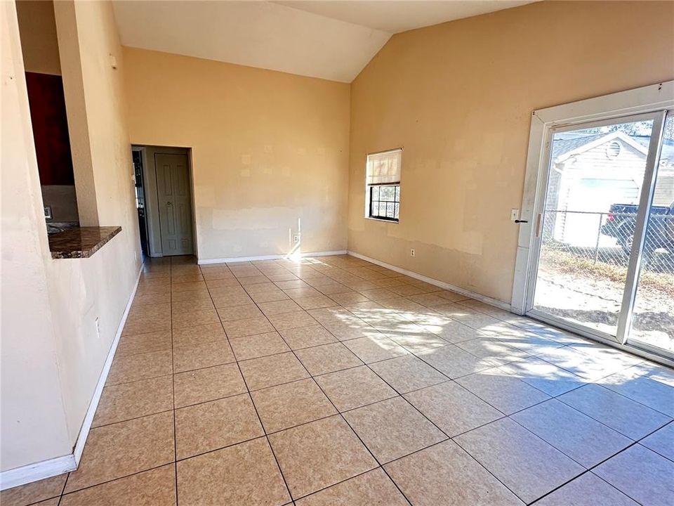 For Sale: $220,000 (3 beds, 2 baths, 1072 Square Feet)