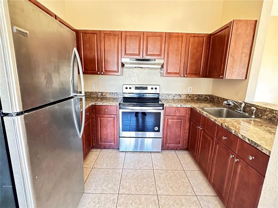 For Sale: $220,000 (3 beds, 2 baths, 1072 Square Feet)