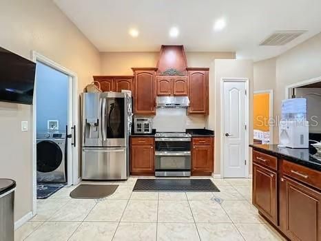 For Sale: $402,900 (3 beds, 2 baths, 1984 Square Feet)