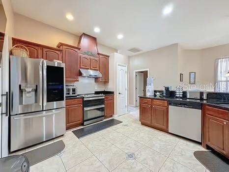 For Sale: $402,900 (3 beds, 2 baths, 1984 Square Feet)