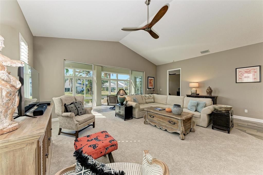 Activo con contrato: $655,000 (3 camas, 2 baños, 1915 Pies cuadrados)